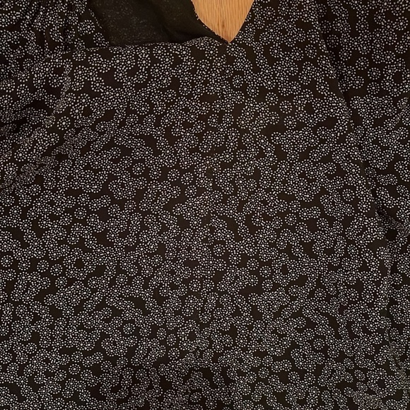 LOFT Women’s Patterned Top Size M - Picture 3 of 4